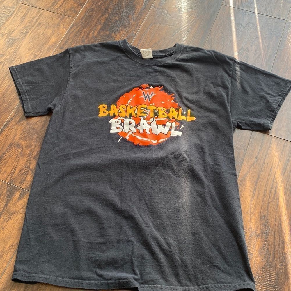 Gildan Men's WWE Basketball Brawl black Tee size M paper tag made in Haiti